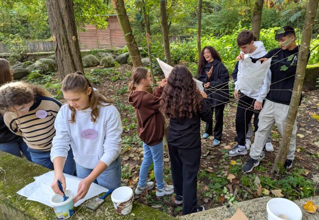 gemeinsames Schaffen im Schulgarten Erasmus meeting in Karlsruhe